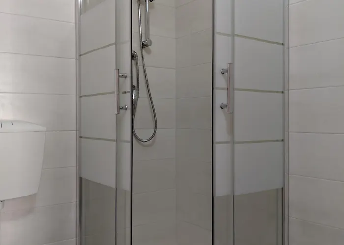 Piazza Alfano Salernes